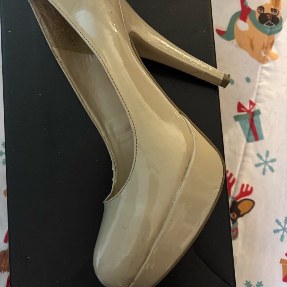 Guess Cream Patent Leather Heels